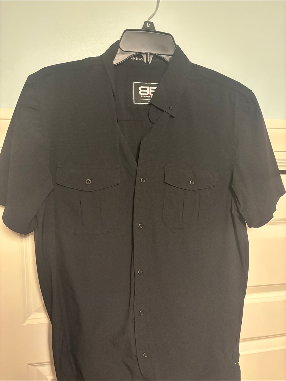 Black Short-Sleeve Casual Button-Down Shirt